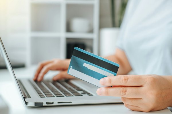 Ouvrir un compte bancaire en ligne facilement et sans justificatif