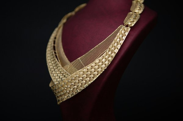 Bijou cheveux bohème : l'élégance décontractée à portée de main.