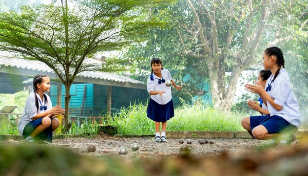 Comment organiser un tournoi de pétanque pour renforcer les liens communautaires ?